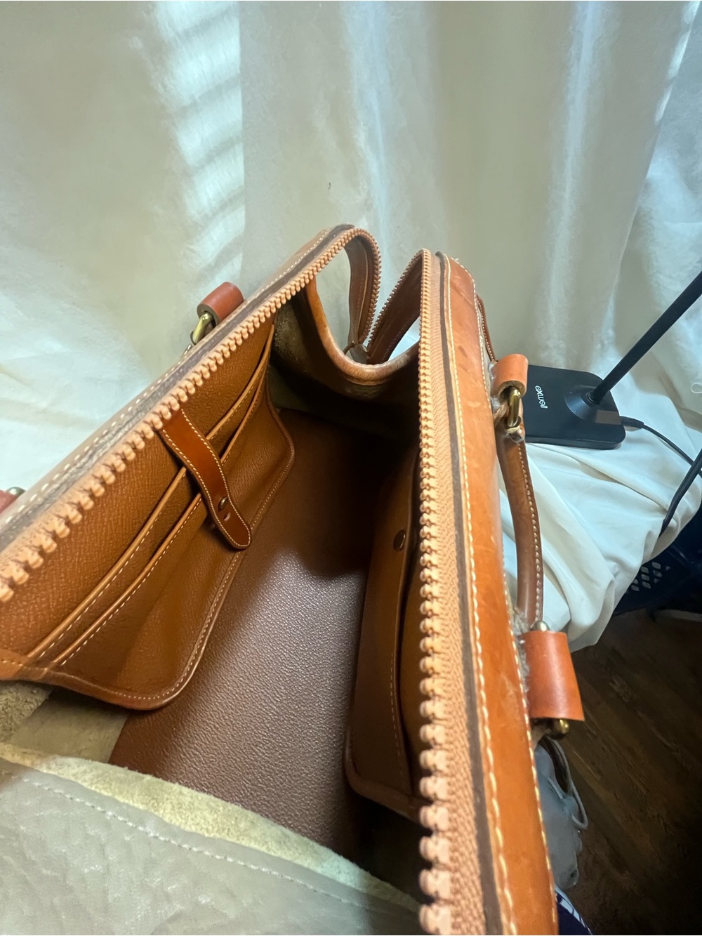 Vintage Dooney & Bourke Crossbody/Doctor Satchel Pebbled Leather Handbag - Picture 8 of 8